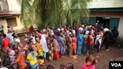 Voters wait to cast their votes outside a polling station in Conakry, Guinea on October 11, 2015. (Photo: C. Stein)