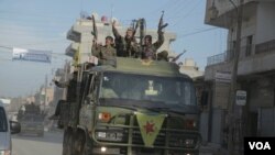 FILE - Members of the Kurdish People's Protection Units (YPG) return to Qamishli after a battle near Hasaka, March 14, 2015. (Z. Omar/VOA)