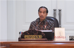 Presiden Joko Widodo dalam rapat terbatas di Istana Kepresidenan di Jakarta, pada 22 November 2021. (Foto: Courtesy/Biro Setp
