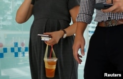 A pregnant couple walk together at a potential zika cluster in Singapore, Sept. 1, 2016.