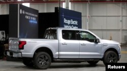 Mobil listrik truk F-150 Lightning produksi Ford (foto: dok).