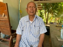 Meas Muth at his home in Battambang’s Samlout district, December 16, 2019. (Sok Khemara/VOA Khmer)