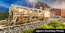 Механічна модель залізниці від Ugears