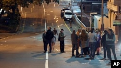 People evacuated from the Quest On the Terrace Hotel gather outside the hotel in Wellington after a 6.6 earthquake based around Cheviot in the South island shock the capital, Nov. 14, 2016.