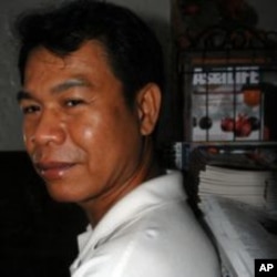Artist Chhim Sothy, Phnom Penh, Cambodia, January 4, 2012.