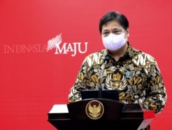 Menko Perekonomian Airlangga Hartarto dalam telekonferensi pers mengatakan Presiden Jokowi instruksikan vaksin booster akan dilaksanakan mulai Januari 2022 (foto: Biro Setpres RI)