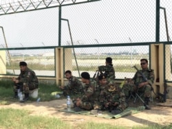 កម្លាំង​សមត្ថកិច្ច​ចម្រុះ ដែល​មាន​ក្រុម​កងរាជ​អាវុធ​ហត្ថ និងកង​កម្លាំង​ទាហា​ន​ជាច្រើន​រយ​នាក់​ប្រដាប់​ដោយ​អាវុធ​ ល្បាត​នៅខាងមុខ អាកាសយានដ្ឋាន​អន្តរជាតិ​ភ្នំពេញ​រង់ចាំ​ការ​វិល​ត្រឡប់​របស់​លោក សម រង្ស៊ីមេដឹក​នាំ​ក្រុម​ជំទាស់នា​ថ្ងៃសៅរ៍ ទី​០៩ វិច្ឆិកា ឆ្នាំ​២០១៩