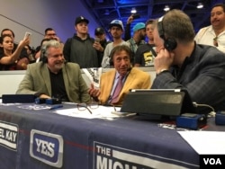 NFL legend, former quarterback Joe Namath chats with sports talk radio hosts at Radio Row for Super Bowl 50, at the Moscone Convention Center in San Francisco, Feb. 5, 2016. (P. Brewer/VOA)