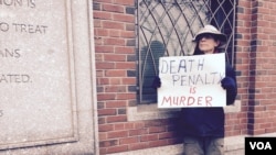 Protester outside the John Joseph Moakley federal courthouse where trial for Boston Marathon bombing suspect Dzhokhar Tsarnaev is being held, Boston, Massachusetts, March 5, 2015. (CarolynPresutti/VOA)