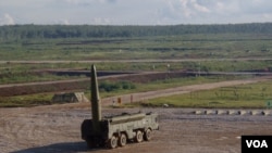 Russia worries that its neighbor countries increases military power. In the past two years, Russia has deployed two brigades “Iskander” tactical missiles systems in the border with China. “Iskander” tactical missiles system showed outside of Moscow