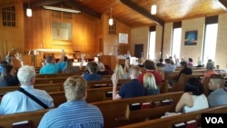 The congregation at Wedgewood Church in Charlotte, North Carolina. (W. Gallo/VOA)