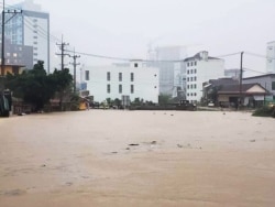 ទឹកភ្លៀងជន់លិចតំបន់ទីប្រជុំជន នៅខេត្តព្រះសីហនុ កាលពីឆ្នាំ ២០២០។ (ហ្វេសប៊ុក/រដ្ឋបាលខេត្តព្រះសីហនុ)