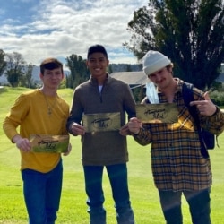 Dzaki dan kedua temannya yang juga dapat golden ticket American Idol.