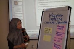 Caleg perempuan bersama-sama mengidentifikasi masalah yang dihadapi pada tahun 2018 sebagai ilustrasi. (Foto courtesy: IDEA)