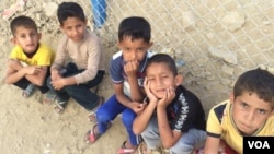 Children fleeing IS-controlled territories usually come to internally displaced persons camps traumatized and in need of counseling, as well as basic care like food and water, in Debaga, Kurdistan, Iraq, Oct. 23, 2016. (H.Murdock/VOA)