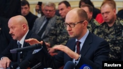 Ukraine's acting Prime Minister Arseniy Yatsenyuk speaks with local leaders in Donetsk on April 11, 2014.
