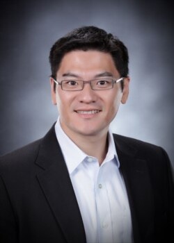 美国德州山姆休士顿（Sam Houston）州立大学政治系副教授翁履中