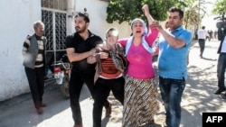 FILE - Residents flee as rockets fired from Syria land in the Turkish town of Kilis, April 19, 2016. Turkey reportedly retaliated by killing 55 Islamic State militants.