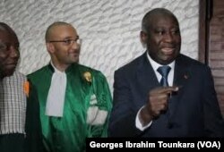 Michel et son père Laurent Gbagbo, à Abidjan. (VOA/Georges Ibrahim Tounkara)