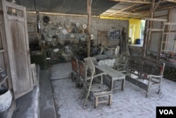 The remains of Mbah Maridjan's house, which was destroyed in the 2010 eruption of Mount Merapi. (K. Varagur for VOA)