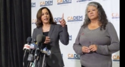 La senadora demócrata, Kamala Harris (a la izq.), en la Convención Demócrata efectuada en California. Foto: Verónica Villafañe/VOA.