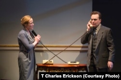 Jennifer Ehle and Jefferson Mays, as Mona Juul and Terje Rød-Larsen, in a scene from Oslo