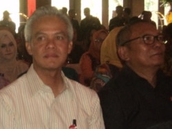 Gubernur Jawa Tengah, Ganjar Pranowo (baju putih) (Foto: VOA/Yudha)