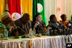 Zimbabwe Electoral Commission Chairwoman Qhubani Moyo, center, announces the results of the presidential election in Harare, Zimbabwe, Aug. 3, 2018.