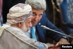 Ummon Tashqi ishlar vaziri Yusuf bin Alaviy bin Abdulla, Davlat kotibi Jon Kerri