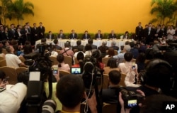 Taiwanese President Ma Ying-jeou, center, speaks during a press conference at the Shangri-la Hotel in Singapore, Nov. 7, 2015.