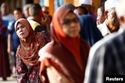 People line up to vote during the general election in Alor Setar, Malaysia, May 9, 2018.