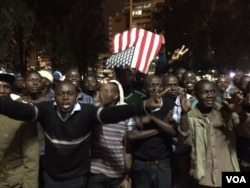 Kenyans holding U.S. flag celebrate in the streets after hearing President Barack Obama has arrived in Nairobi, July 24, 2015. (Photo: Aru Pande / VOA)