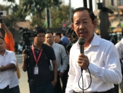 រូបឯកសារ៖ លោក​រ៉ុង ឈុន ប្រធាន​សហភាព​សហជីព​កម្ពុជា​ រំឭកពី​ចលនា​សហជីព​របស់​លោក​ជា វិជ្ជា​ ក្នុងខួប​លើក​ទី​១៦ឆ្នាំនៃឃាតកម្ម​លើ​លោក​ជា វិជ្ជានៅទីក្រុង​ភ្នំពេញ​ ថ្ងៃ​ទី​២២ ខែ​មករា​ ឆ្នាំ​២០២០។ (ហ៊ុល រស្មី​/វីអូអេ)