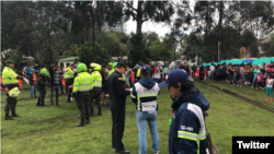 Medios locales informaron que dos personas fueron heridas con arma blanca y cuatro fueron judicializadas por daños públicos.