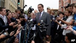 District of Columbia Mayor Vincent Gray briefs reporters on the shooting at the Washington Navy Yard in Washington, Sept. 16, 2013.
