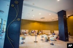 Otro aspecto de la recepción del Hotel Capri en La Habana, Cuba.