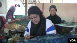 Wartini, karyawan Batik Pria Tampan