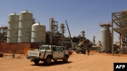 Handout photo released by Norway's energy group Statoil on January 17, 2013 shows vehicles parked at the In Amenas gas field, jointly operated by British oil giant BP, Norway's Statoil and state-run Algerian energy firm Sonatrach, in eastern Algeria near