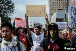 A large crowd of people march towards the Boston Commons to protest the Boston Free Speech Rally in Boston, Aug. 19, 2017.