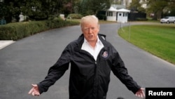 Predsjednik Trump daje izjave u dvorištu Bijele kuće