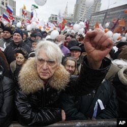 Demonstrators hold a rally protesting against election fraud in Moscow, December 24, 2011.