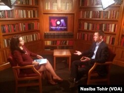 "Paxta kampaniyasi" (Cotton Campaign) koordinatori Metyu Fisher-Deyli (Matthew Fischer-Daly) "Amerika Ovozi" muxbiri Navbahor Imamova bilan suhbatda, 21-oktabr, 2015
