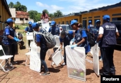 World Health Organization (WHO) workers prepare a centre for vaccination during the launch of a campaign aimed at beating an outbreak of Ebola in the port city of Mbandaka, Democratic Republic of Congo, May 21, 2018.