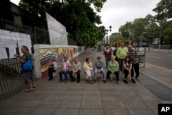 People wait to enter a poll station to cast their ballot during Mayoral Elections in Caracas, Venezuela, Dec. 10, 2017.