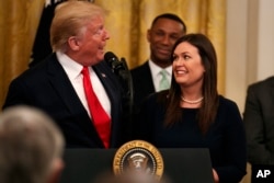 Predsednik Donald Tramp zahvaljuje se Sari Sanders na službi, 13. juna 2019.