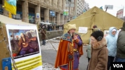 A protest camp in Independence Square, Kyiv, Jan. 28, 2014. (H. Ridgwell/VOA)