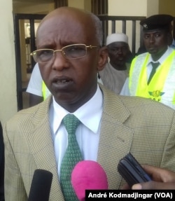 Youssouf Abbassalah ministre des Mines, du développement industriel, commercial et de la promotion du secteur privé, à N'Djamena, au Tchad, le 28 avril 2016. (VOA/André Kodmadjingar)