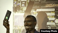 A computer training course at Green Hill Academy in Kampala,Uganda, financed by Denmark's aid agency. (UNESCO/Mikkel Ostergaard/Panos)