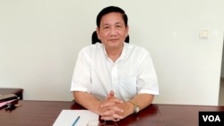 រូបឯកសារ៖ អ្នក​នាំពាក្យ​គណបក្ស​ភ្លើង​ទៀន​លោក ថាច់ សេដ្ឋា ផ្តល់​បទសម្ភាសន៍​ជាមួយវីអូអេ​នៅ​ទីស្នាក់ការ​កណ្តាល​គណបក្ស​ ក្នុង​ខណ្ឌ​សែនសុខ រាជធានី​ភ្នំពេញ កាល​ពី​ថ្ងៃ​ទី១២ ខែ​មករា ឆ្នាំ​២០២២។ (ណឹម សុភ័ក្រ្តបញ្ញា/វីអូអេ)