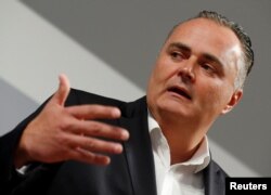 Austria's Defense Minister Hans Peter Doskozil addresses a news conference in Vienna, Austria, Sept. 26, 2017.